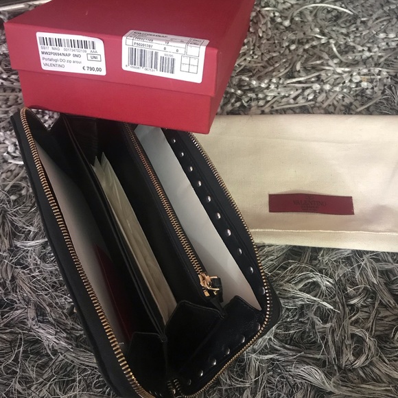 Valentino Garavani rockstud zip around wallet - Picture 2 of 5